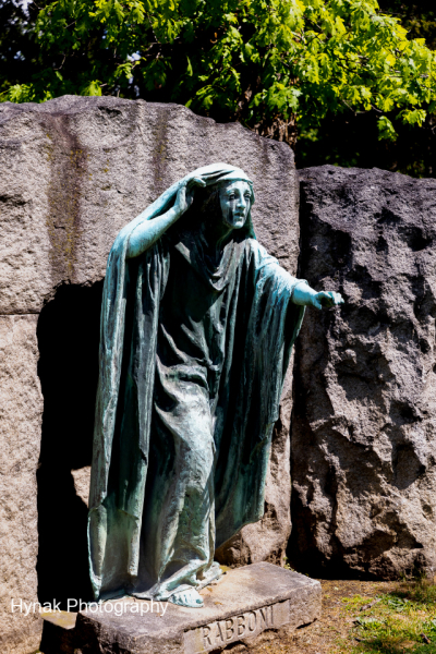 Weeping-statue-in-cemeteray-Goth-1-of-1