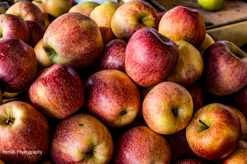 1_Close-up-red-apples-stacked-1-of-1