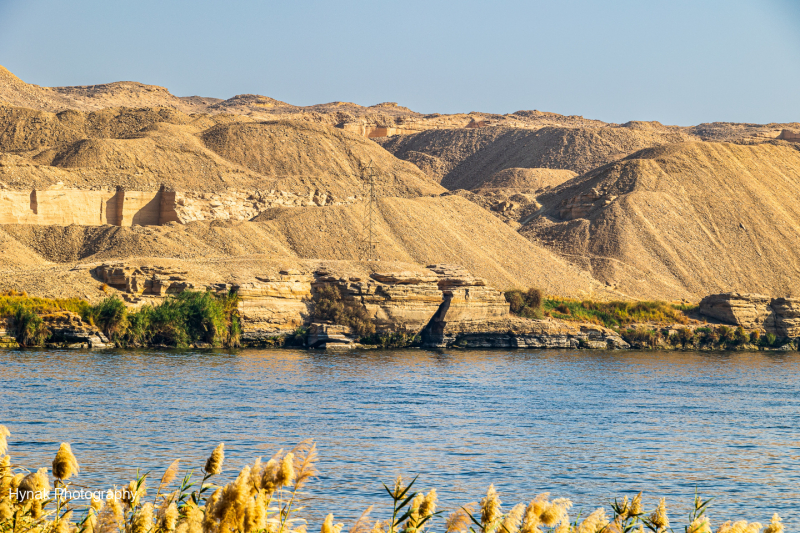 Looking-across-the-Nile-Reiver-in-Egypt-into-the-deresrt-1-of-1